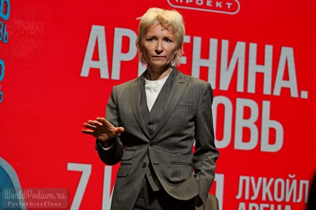 Диана Арбенина рассказала о подготовке к стадионному концерту и презентовала клип на песню «Сколько тебе лет»