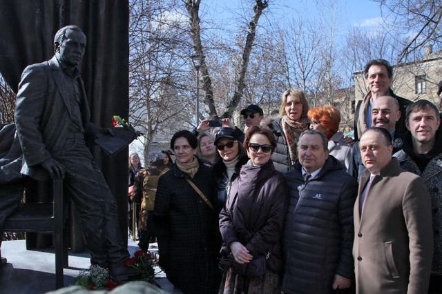 В Международный день театра в центре Москвы открыли памятник Михаилу Ульянову