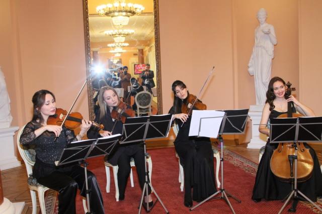 Мультимедийный вечер «Векторы XX столетия» на сцене Московского музыкального театра «Геликон-опера»