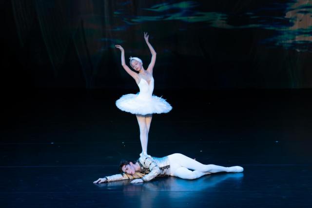 Спектакль «Лебединое озеро» объединил на сцене Зарядья учеников Русской национальной балетной школы и признанных мастеров балета
