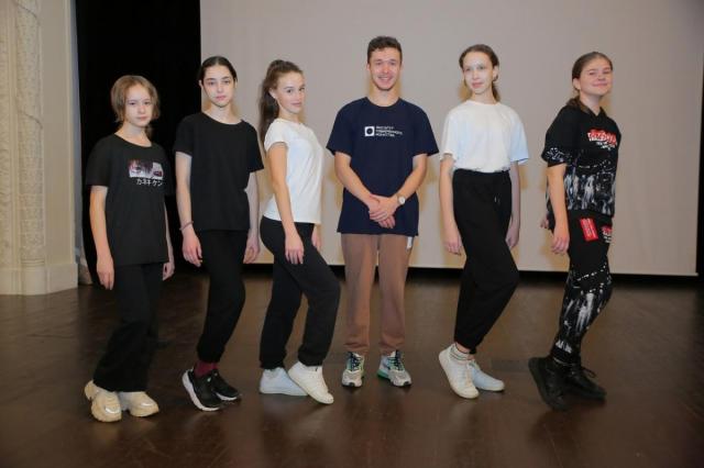 Педагог ИСИ провёл мастер-класс по хореографии в Артеке