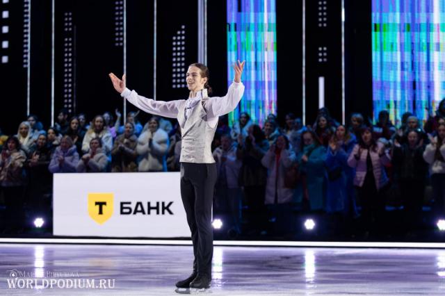 Шестой выпуск юбилейного сезона шоу «Ледниковый период» на Первом канале: «Русские хиты 21 века» и триумфальный «Онегин» Петра Гуменника!