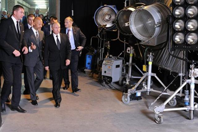 Путин посетил "Ленфильм" и познакомился с процессом создания кино