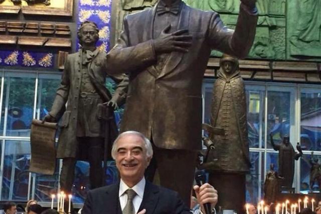 В Москве представили памятник Поладу Бюль-Бюль оглы скульптора  Зураба Церетели