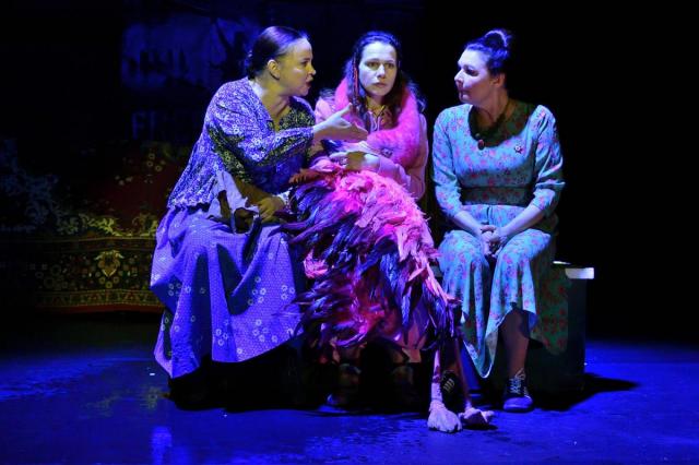 В театре «Модерн» представили новую версию спектакля «Матрешки – Кудапрешки»