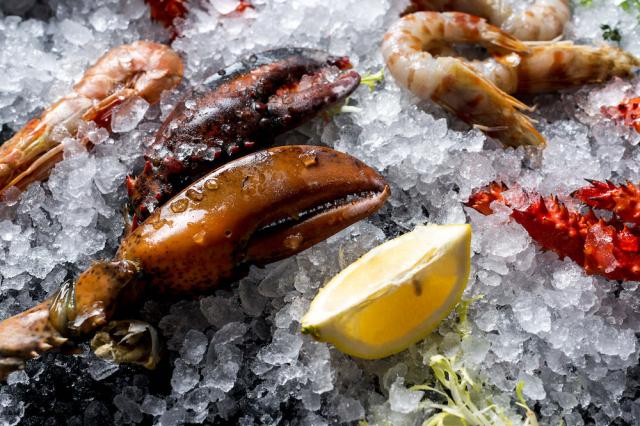 19 Bar & Atmosphere: свежие морепродукты от омаров до креветок 