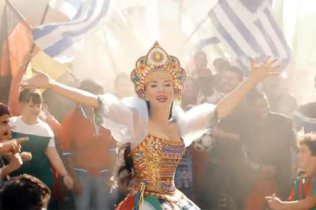 Орейро станцевала в кокошнике в клипе к песне в честь ЧМ-2018