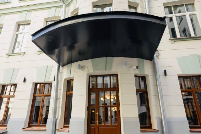 Владимир Машков в ближайшее время расскажет о планах на новый сезон и представит обновленную историческую сцену Театра Олега Табакова! 