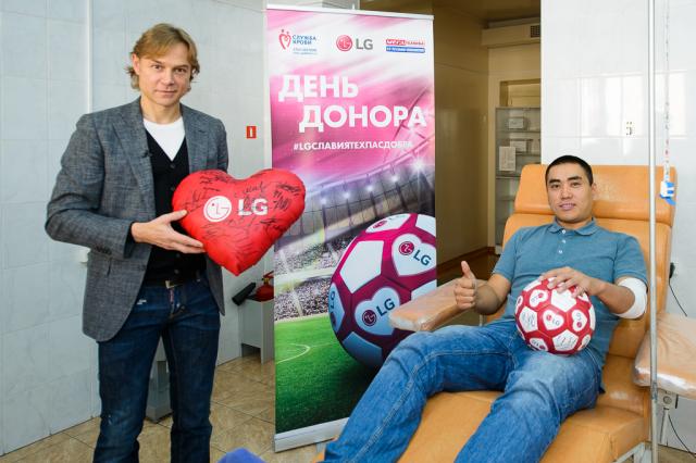 Футбольный День донора при поддержке футболиста Валерия Карпина