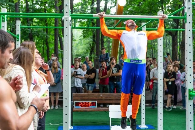 Воркаут-атлет «Троекурово» побил рекорд Гиннесса на фестивале KFC BATTLE FEST в Москве