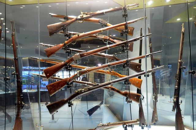 Мединский открыл новую экспозицию в Тульском музее оружия