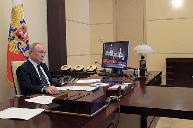 Путин перенес мероприятия в честь Дня Победы