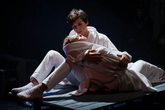В Москве покажут спектакль-урок «Юная любовь в пяти театральных измерениях»