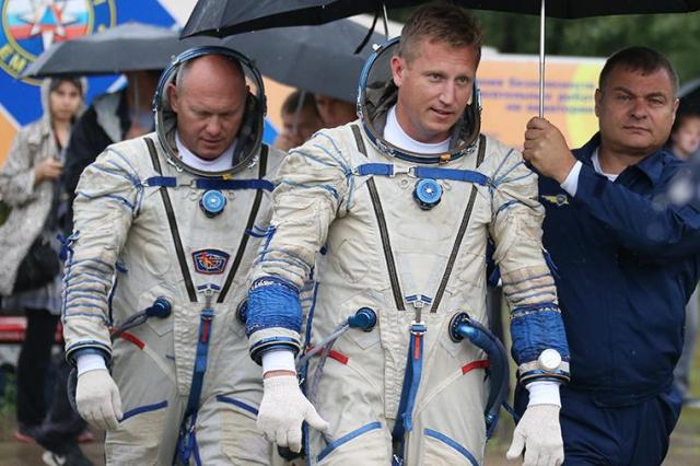 Российские космонавты с МКС на семь часов выйдут в открытый космос
