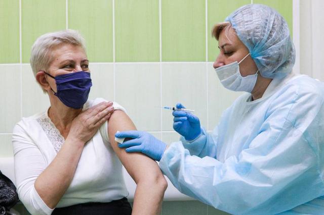 В России зарегистрировали третью вакцину от коронавируса "Ковивак"