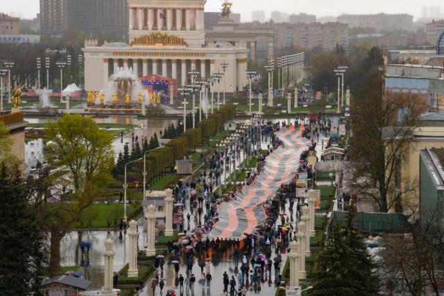 На ВДНХ установлен всероссийский рекорд «Самая большая лента памяти»