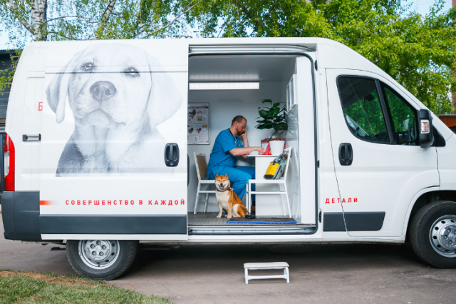 ROYAL CANIN запускает в Москве и Санкт-Петербурге бесплатные ветмобили