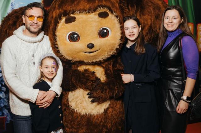Звезды с детьми посетили премьеру новогоднего шоу «Чебурашка. Ушастые Елки»