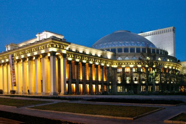 Представлена экскурсия по Новосибирскому театру оперы и балета
