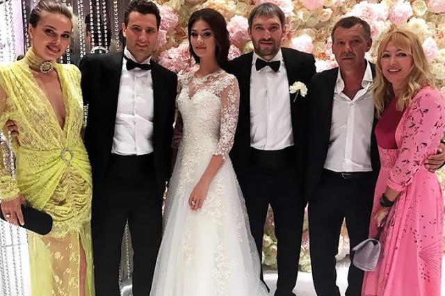 Александр Овечкин и Анастасия Шубская сыграли свадьбу