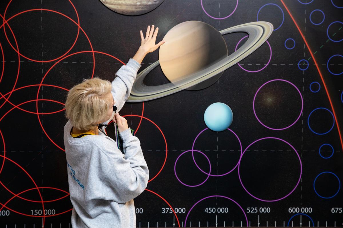 В центре «Космонавтика и авиация» на ВДНХ стартовала экскурсия о химии и космосе