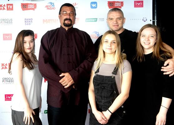 Первое бойцовское шоу Стивена Сигала  «ЖАРА Fight» прошло в Москве