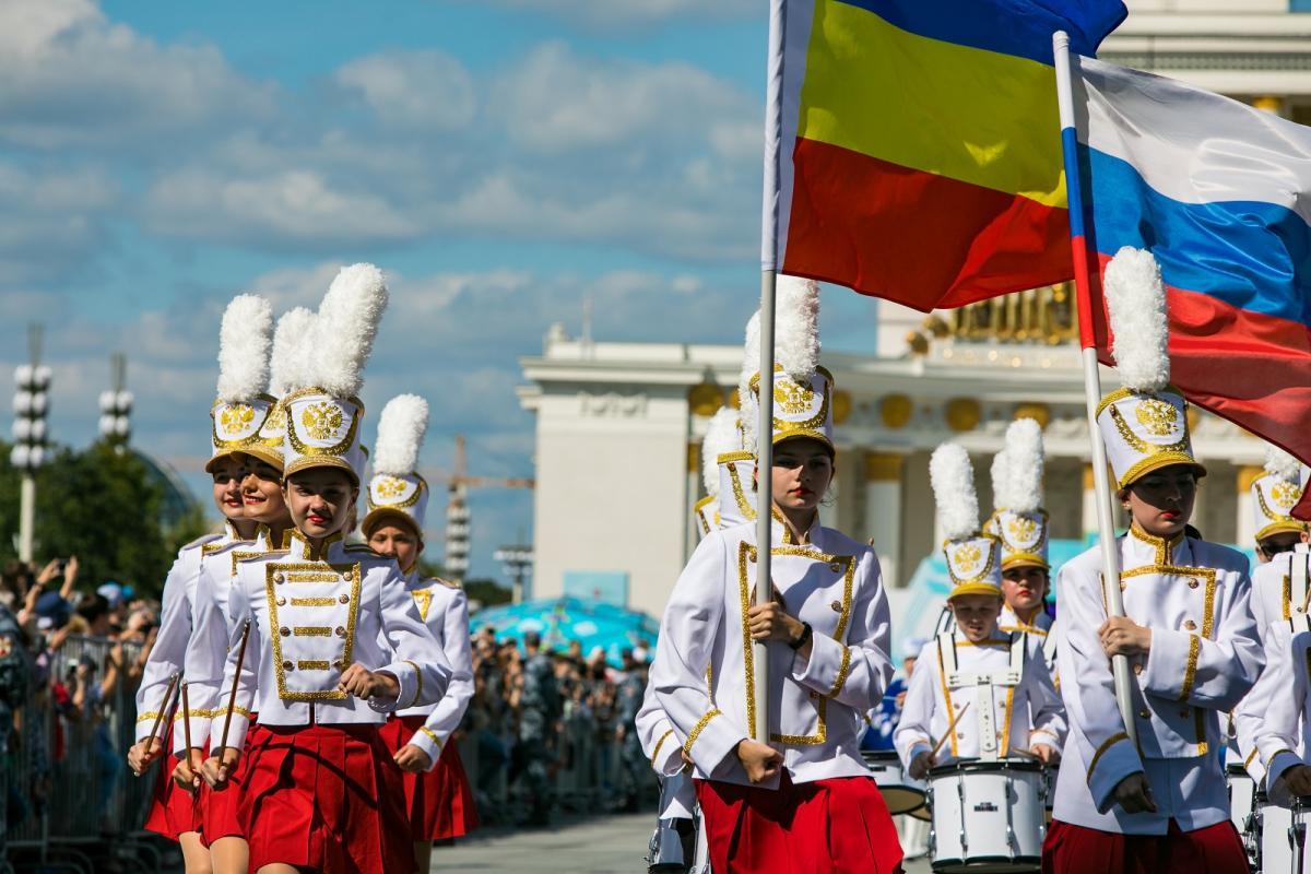 Праздничные мероприятия в честь Дня российского флага на ВДНХ посетили более 200000 человек