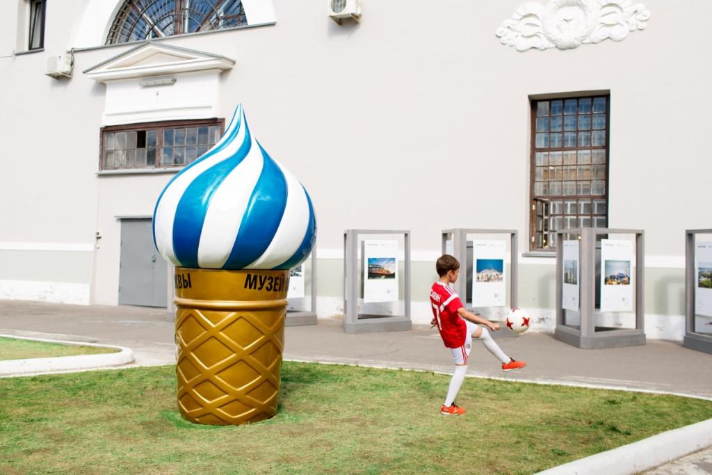 Скульптура Ольги Ломака охлаждала пыл поклонников футбола  в Музее Москвы