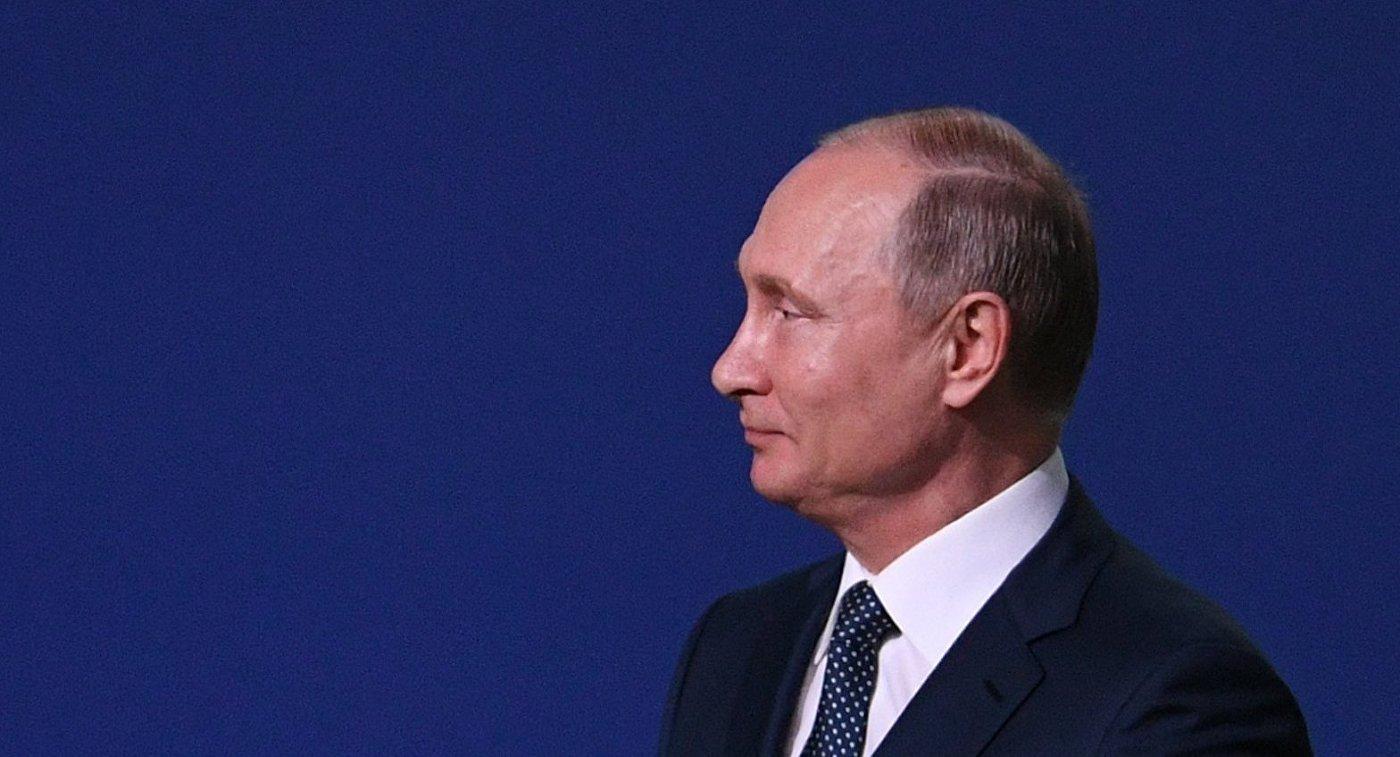 Путин посетил приуроченный к ЧМ-2018 концерт звезд оперы на Красной площади