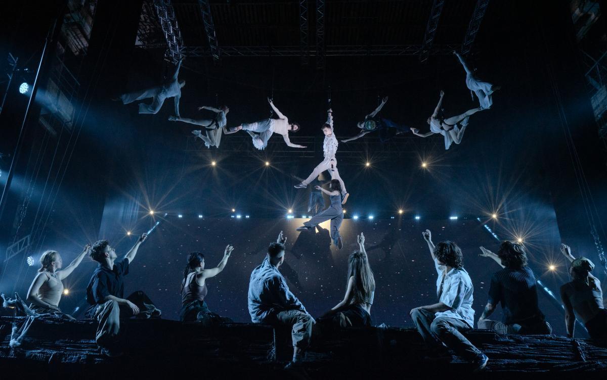 «Небо выбрало нас!» - в Москве прошла премьера мультимедийного театрально-циркового шоу «Антигравитация»