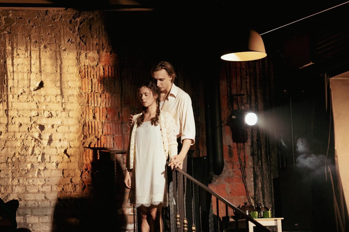 Премьера спектакля Анатолия Шульева «Первая любовь последнего года» в Театре Вахтангова: «Лишь не мелели души бы с годами и не старели чувства никогда!»