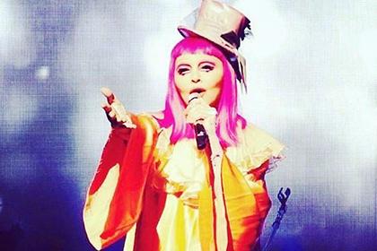 57-летняя Мадонна вышла на сцену в костюме клоуна