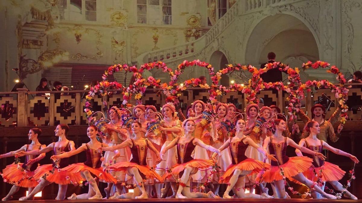 Труппа театра «Кремлёвский балет» переходит на удалённый формат работы