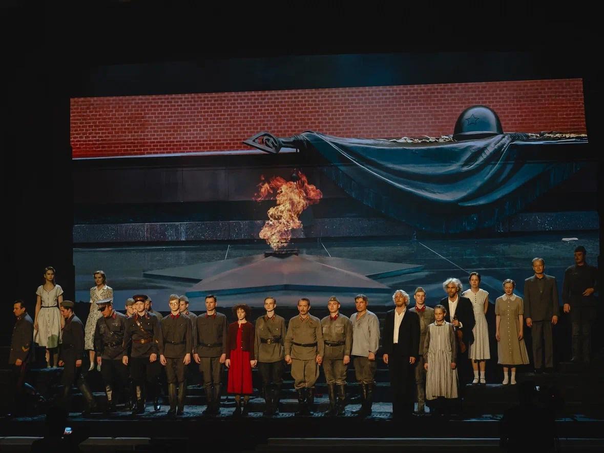 Премьера спектакля «В списках не значился» в постановке Владимира Машкова в Театре Олега Табакова: «Вечный огонь» незыблемой памяти