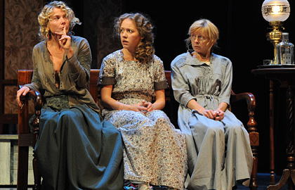 «Три сестры» на сцене Театра им. Моссовета