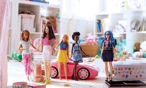 Барби расширяет стандарты красоты: теперь куклы отличаются друг от друга комплекцией