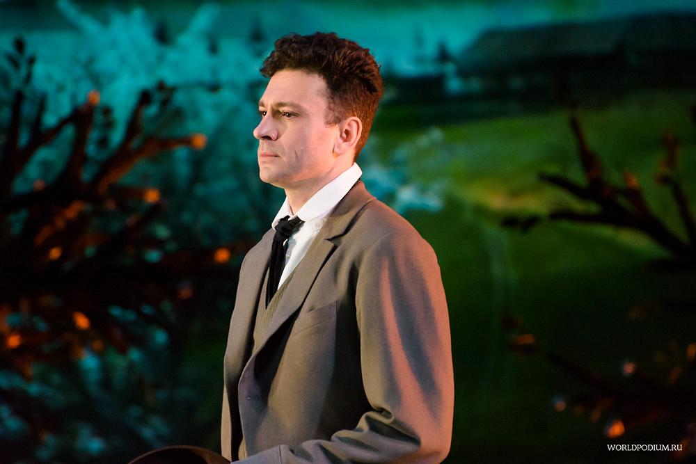 Антон Хабаров удостоен звания заслуженного артиста России. Рецензии на спектакли актёра в Московском Губернском театре