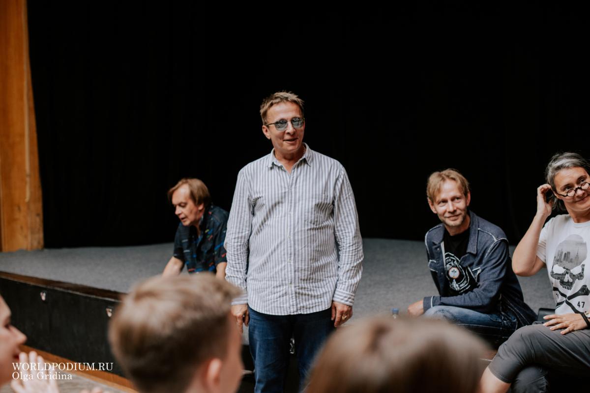Иван Охлобыстин провёл встречу со студентами своей актёрской мастерской в Институте современного искусства