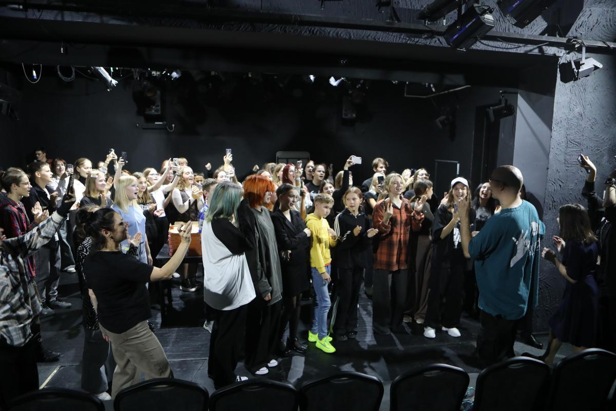 В Норильске подростки выйдут на сцену: на фестивале «Норильские сезоны» открывается театральная студия под руководством Дмитрия Крестьянкина