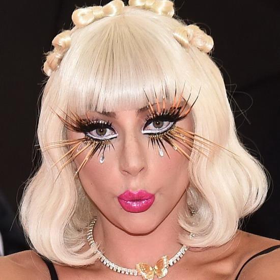 Леди Гага самоизолировалась из-за коронавируса