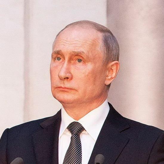 Владимир Путин поручил учесть потребности учреждений культуры в плане восстановления экономики России