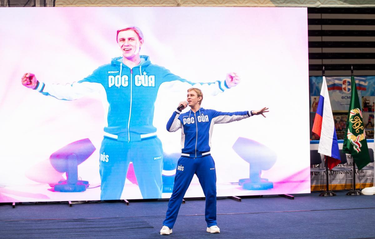  «Нас миллионы»: Александр Шувалов исполнил гимн единоборств на Международном фестивале спортивных единоборств и боевых искусств