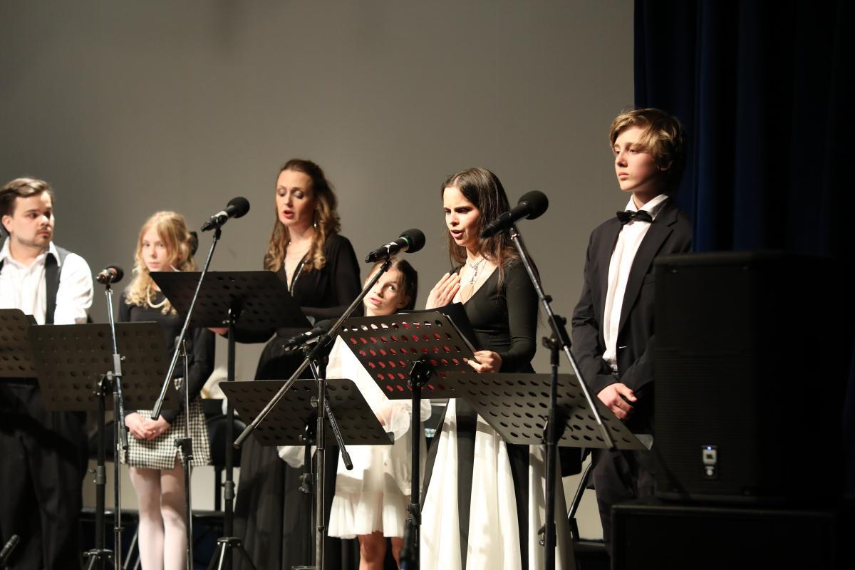 Литературно-музыкальная версия «Алисы в стране чудес» дала старт проекту «Живые сказки»