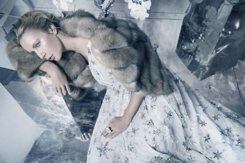 Телеведущая Елена Летучая примерила образ Снежной Королевы в фотосессии для бренда Dreamfur