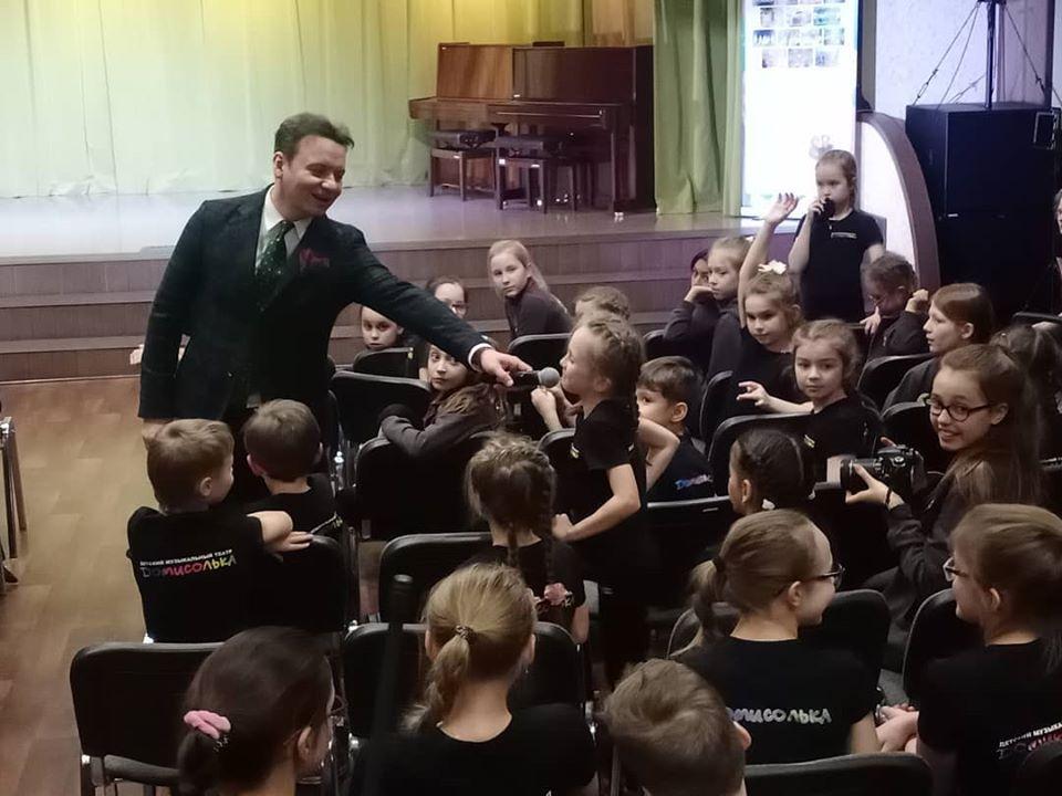 Александр Олешко провёл мастер-класс в Детском музыкальном театре «Домисолька»