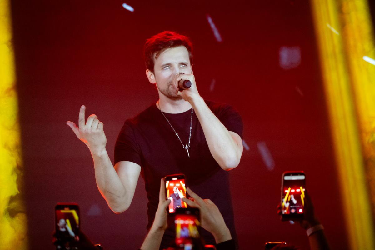 ИИ-музыка выходит в топ: на шоу-кейсе Top Hit Live! обсудили будущее хитов