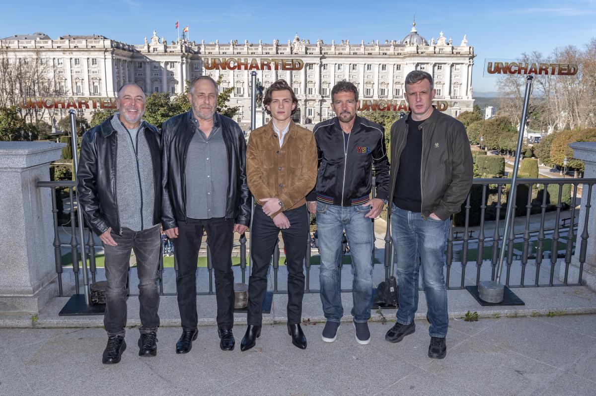 Том Холланд, Рубен Фляйшер, Алекс Гартнер и Антонио Бандерас на премьере фильма «Анчартед: на картах не значится» в Мадриде