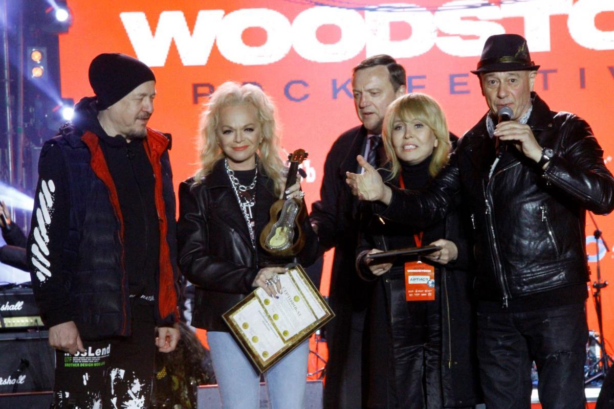 Лариса Долина получила почетную награду Russian Woodstock