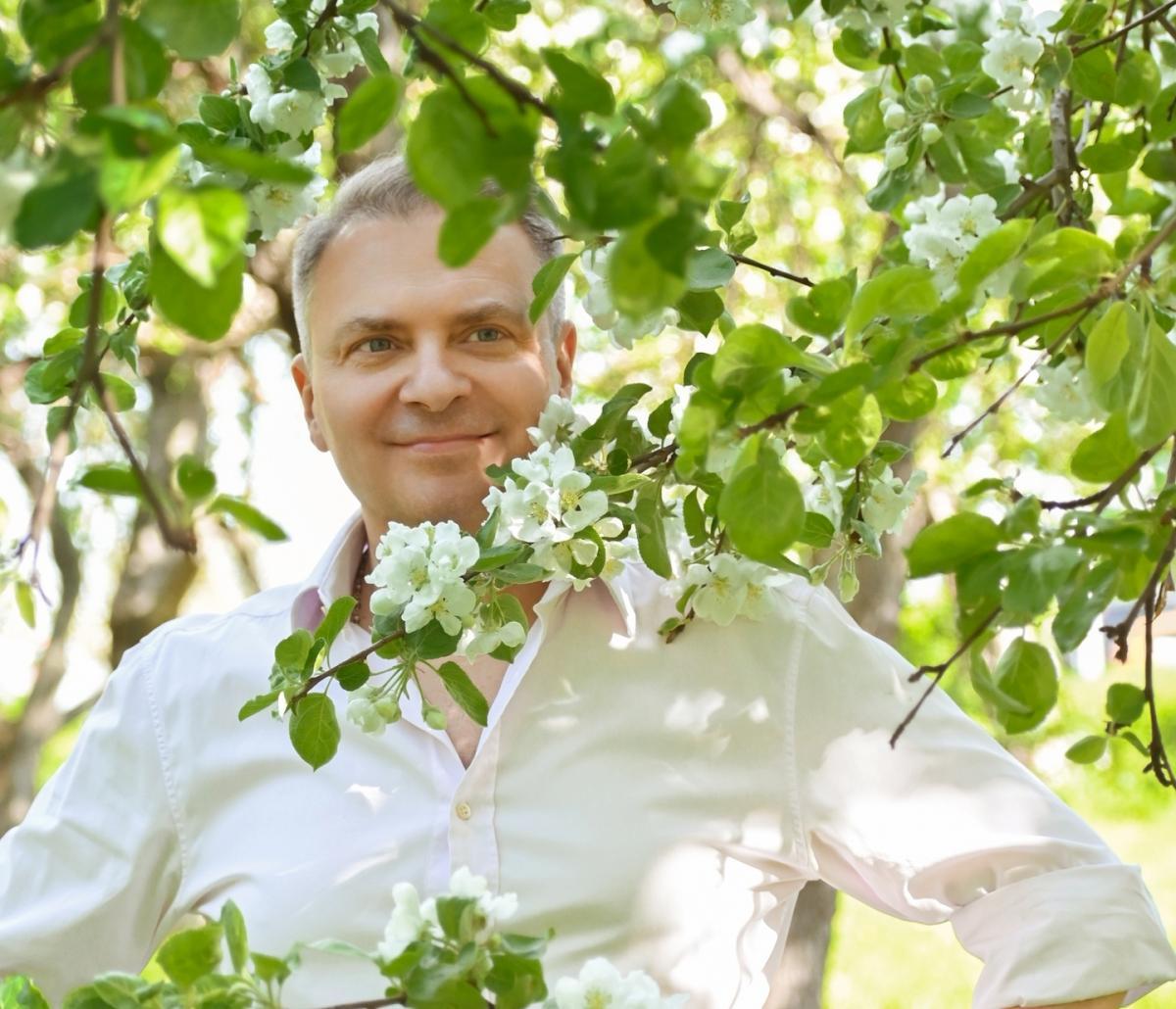 Александр Добронравов выпустил «Божественную»