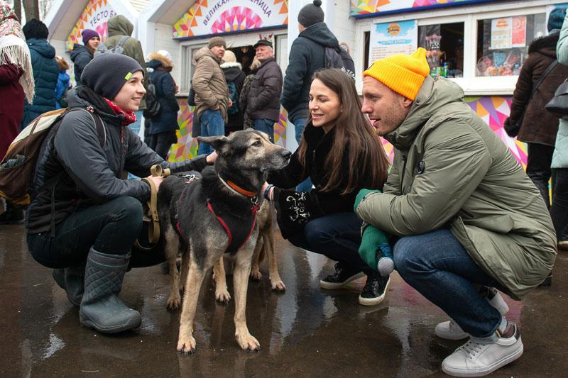Благотворительная акция в пользу приюта для собак прошла на ВДНХ в последний день Масленицы